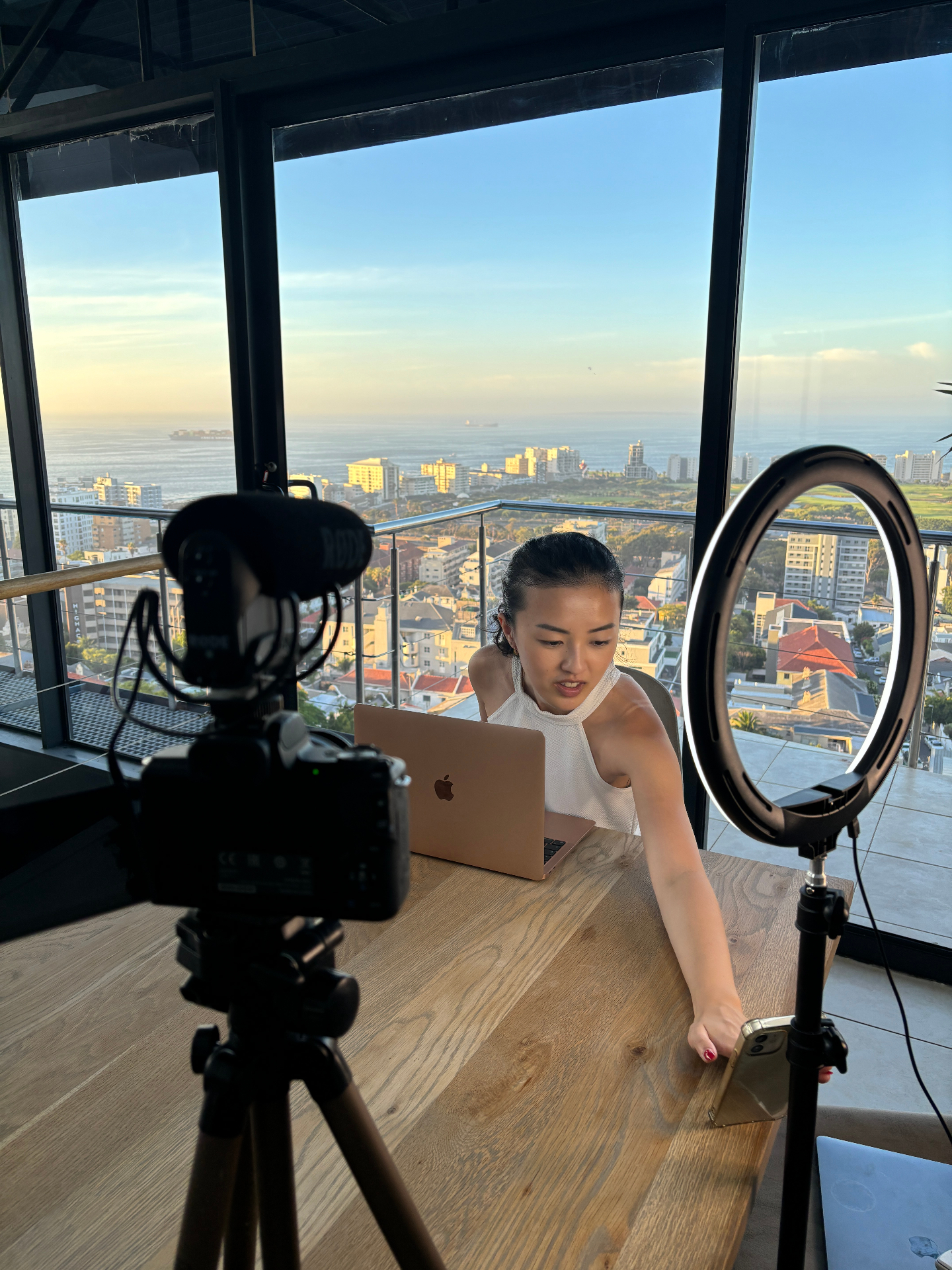 Cindy Lay — svensk entreprenör som arbetar från Cypern med digital marknadsföring och Meta Ads